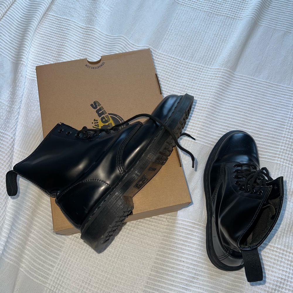 Dr martens all black leather boots